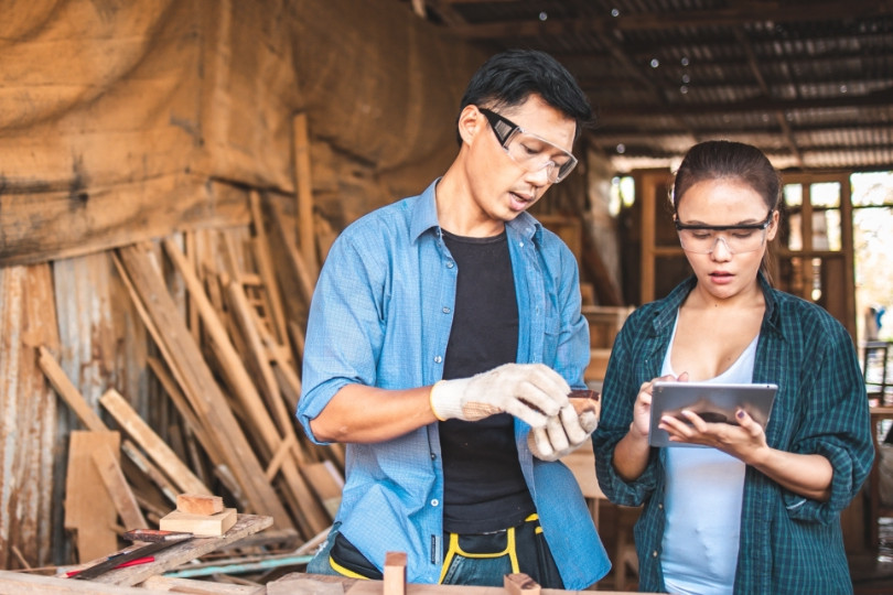 Artigiani che lavorano